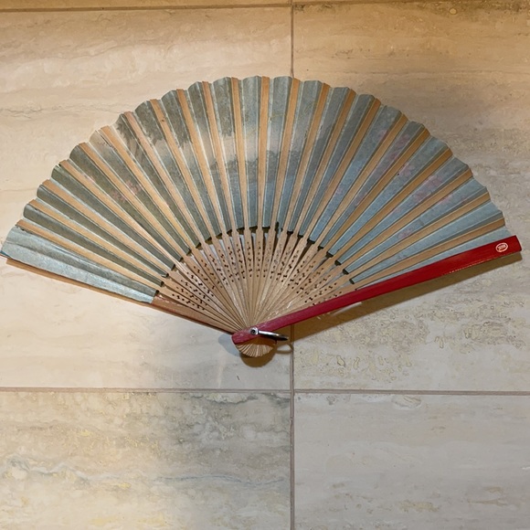 Final Price Drop: Small Lot of Vintage Asian Fans - Picture 3 of 15